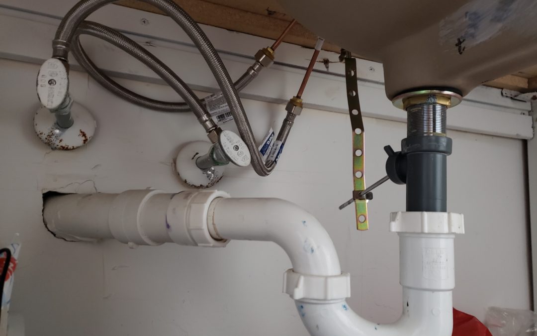 https://premierplumbing-mi.com/wp-content/uploads/2019/11/bathroom-sink-drain-leaking-around-the-threads-heres-what-to-do-1080x675.jpg